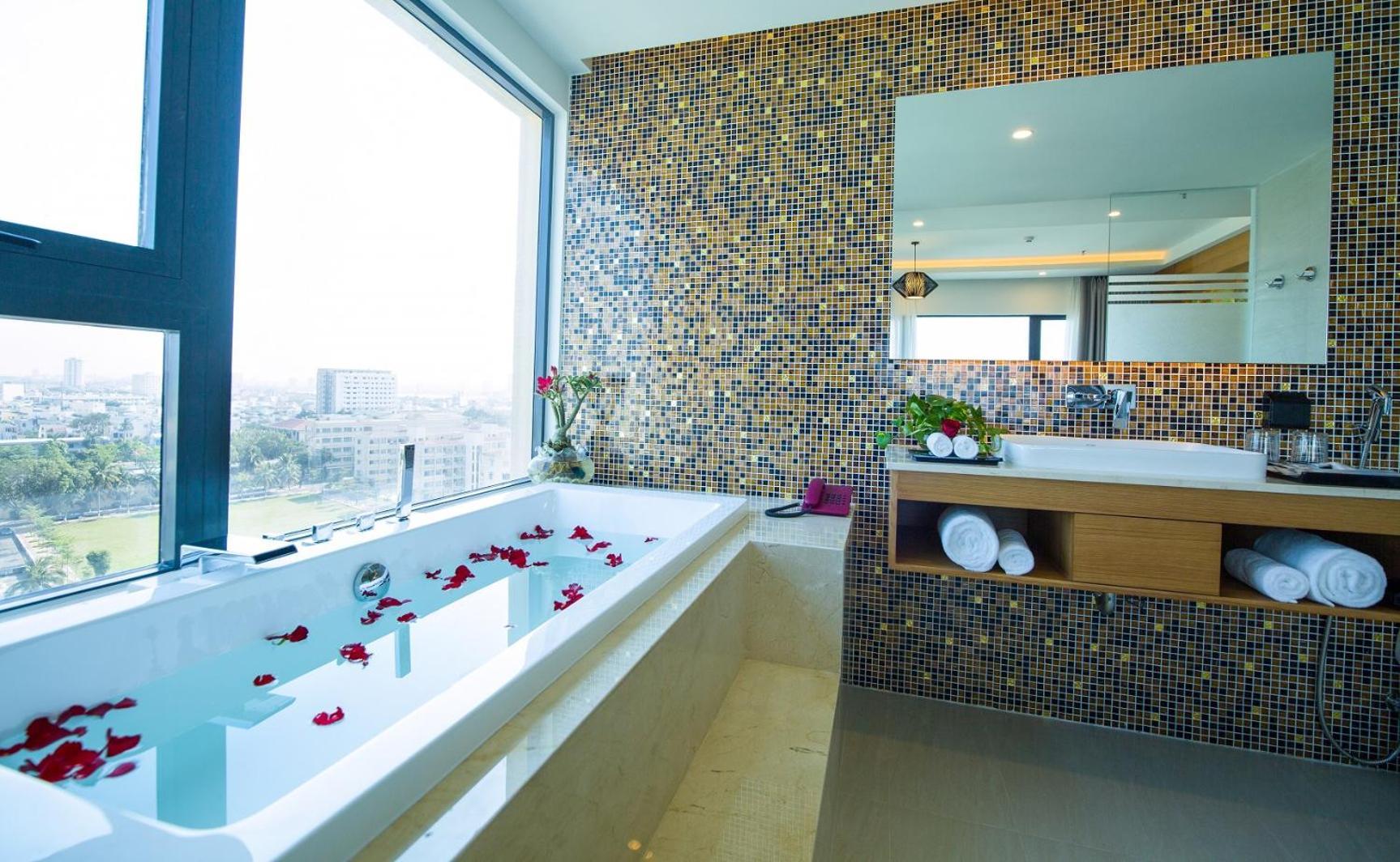 Nam Hotel & Residences Da Nang Exteriör bild